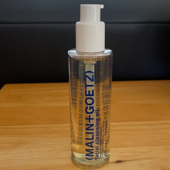 Malin + Goetz Facial Cleansing Oil - Picture 4 of 9